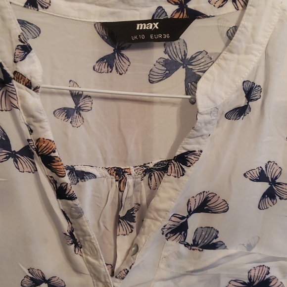 Butterfly design blouse - Picture 2 of 3